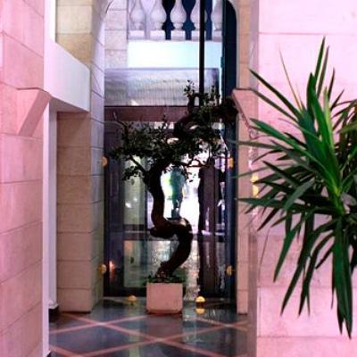 Club Hotel