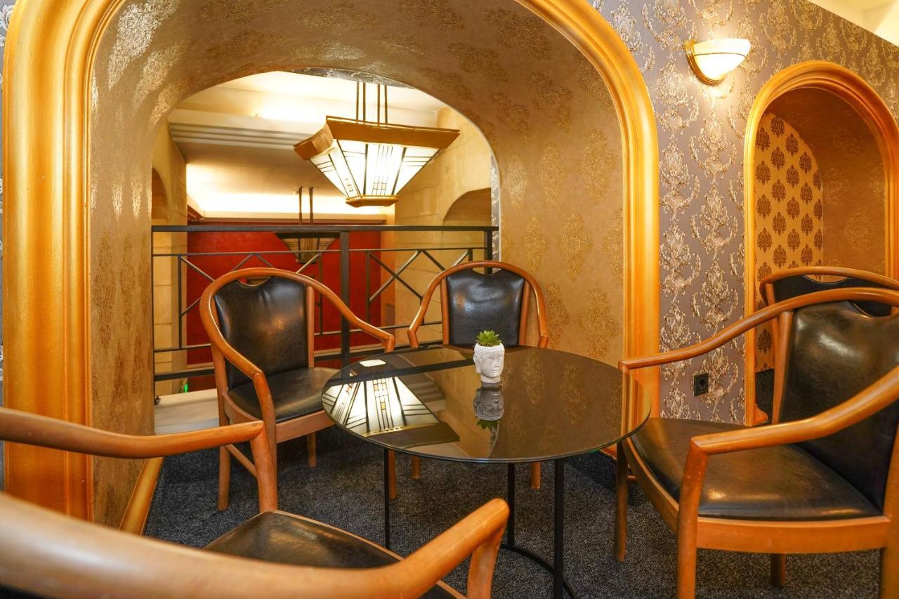 Club Hotel